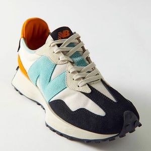 New balance 327's TREND COLOR. Worn once!